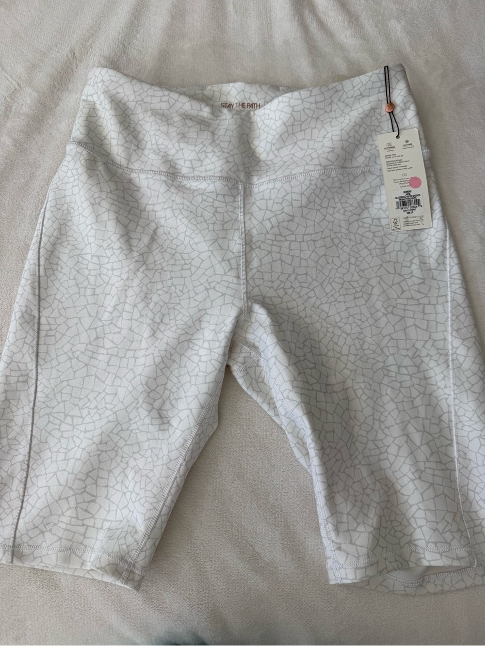 Calia by Carrie Underwood Women’s Size Large White Mosiac Biker Shorts E25